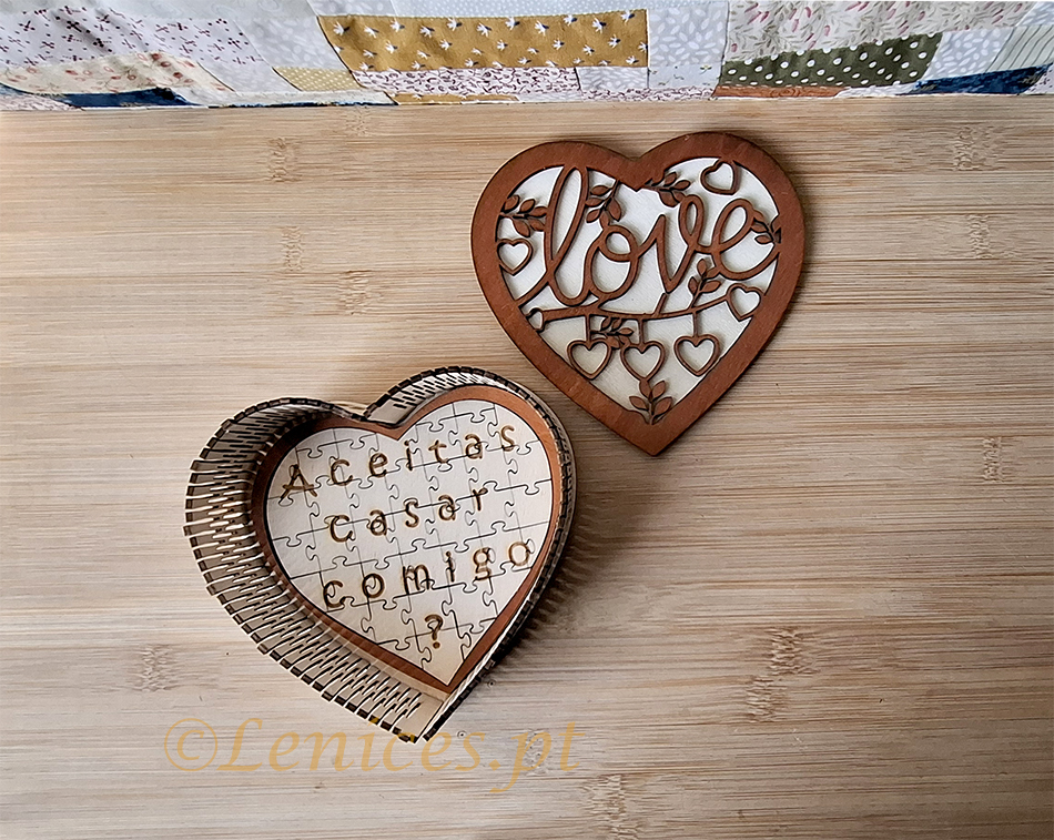 Caixa Coração em Madeira Love