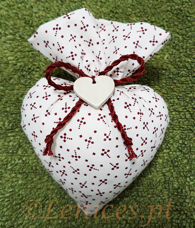 Coração Aromático Coração em Tecido Coração Aromático Alfazema Feito à mão com atenção aos detalhes Artesanato Decoração