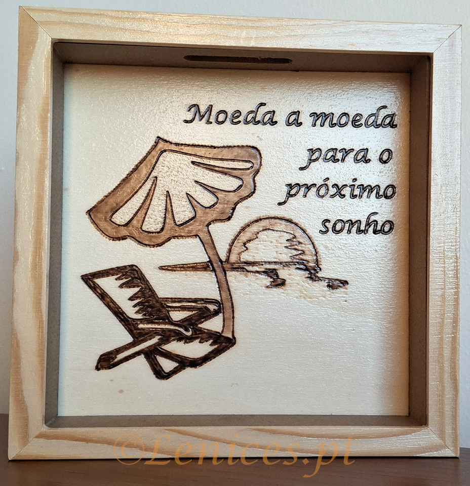 Mealheiro em Madeira Mealheiro Personalizável Feito com atenção aos detalhes Feito com materiais ecológicos e sustentáveis