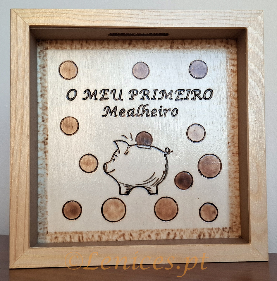 Mealheiro em Madeira Mealheiro Personalizável Feito com atenção aos detalhes Feito com materiais ecológicos e sustentáveis