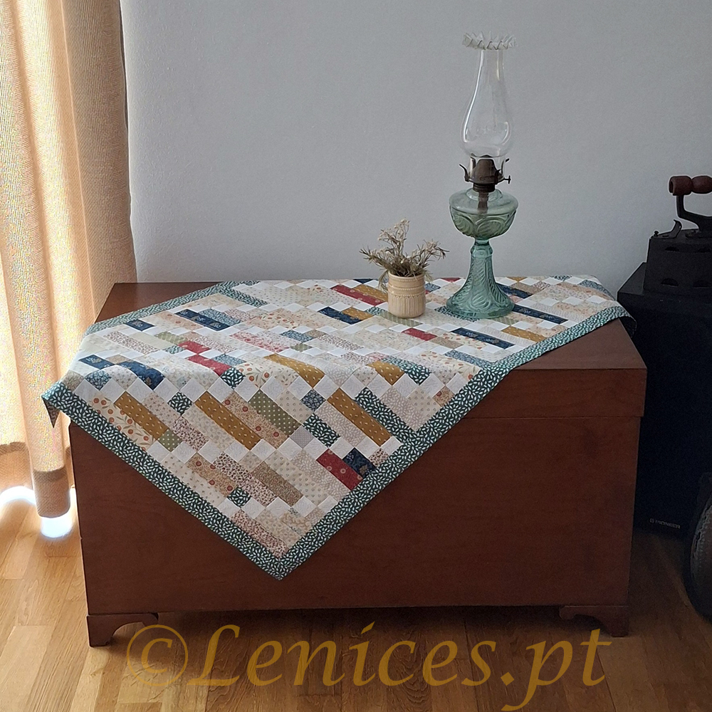 Retalhos em Harmonia Toalha de Mesa em Patchwork Retalhos em Harmonia, feito à mão